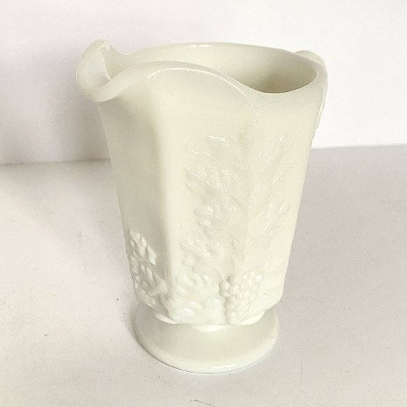 Vintage WESTMORELAND Paneled Grapes Vine White Milk Glass Creamer Pitcher MINT - Picture 3 of 9